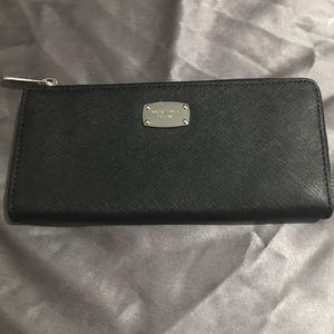 Black Michael Kors wallet (perfect condition)